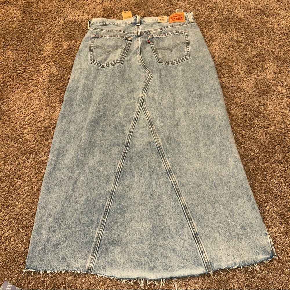 Levi Strauss woman’s long maxi denim skirt Light Wash NWT Sz 32 - Picture 6 of 7